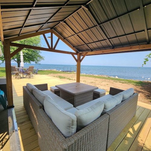 Lake Ontario waterfront home, close to Erie Canal & Niagara Falls