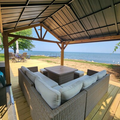 Lake Ontario waterfront home, close to Erie Canal & Niagara Falls