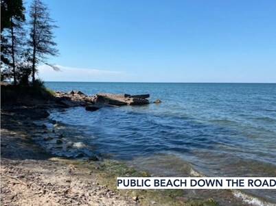 Lakefront Home on Beautiful Lake Ontario, close to Niagara Falls