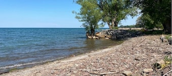 Lake Ontario waterfront home, close to Erie Canal & Niagara Falls
