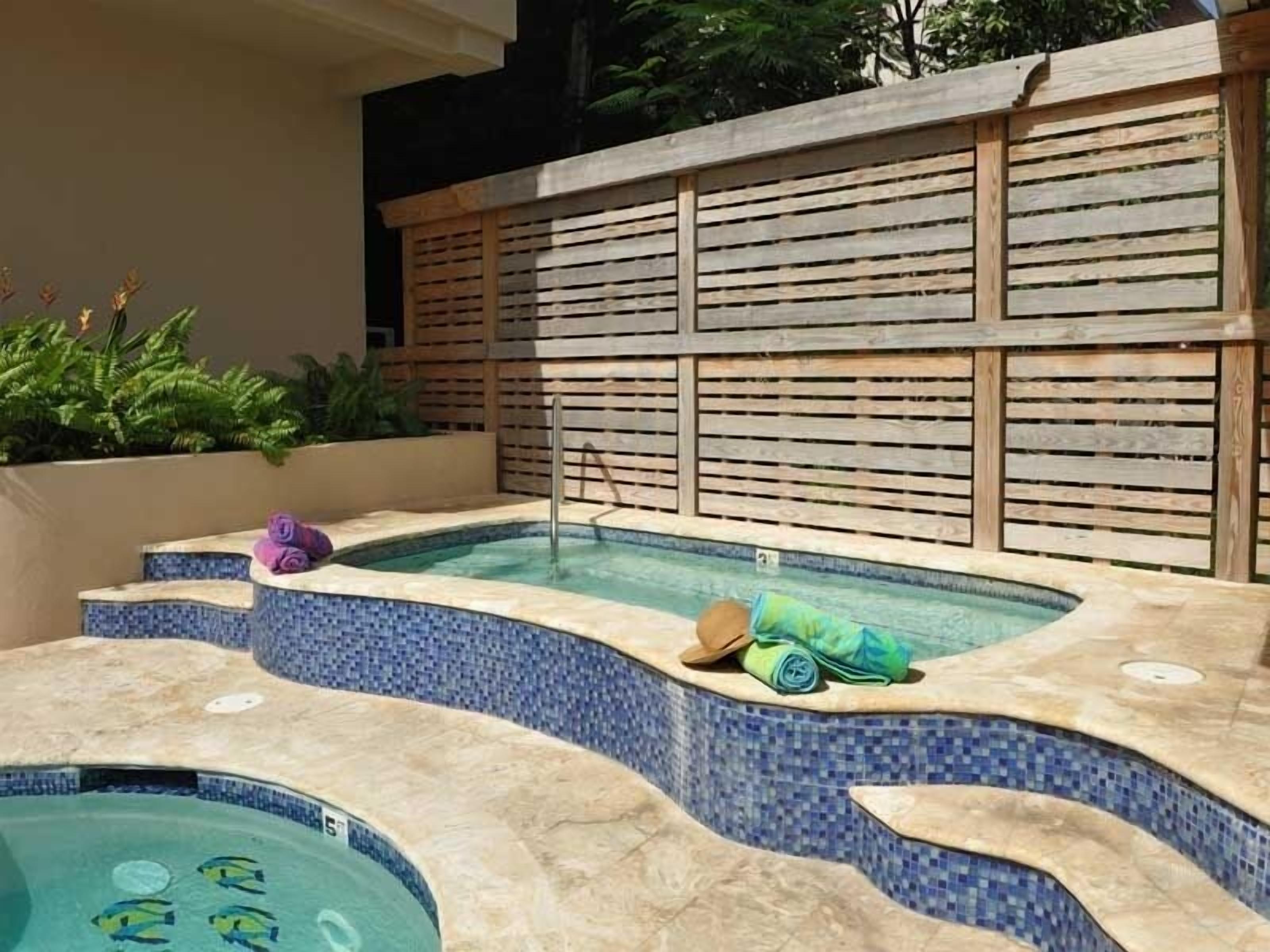 Lämmitetty uima-allas