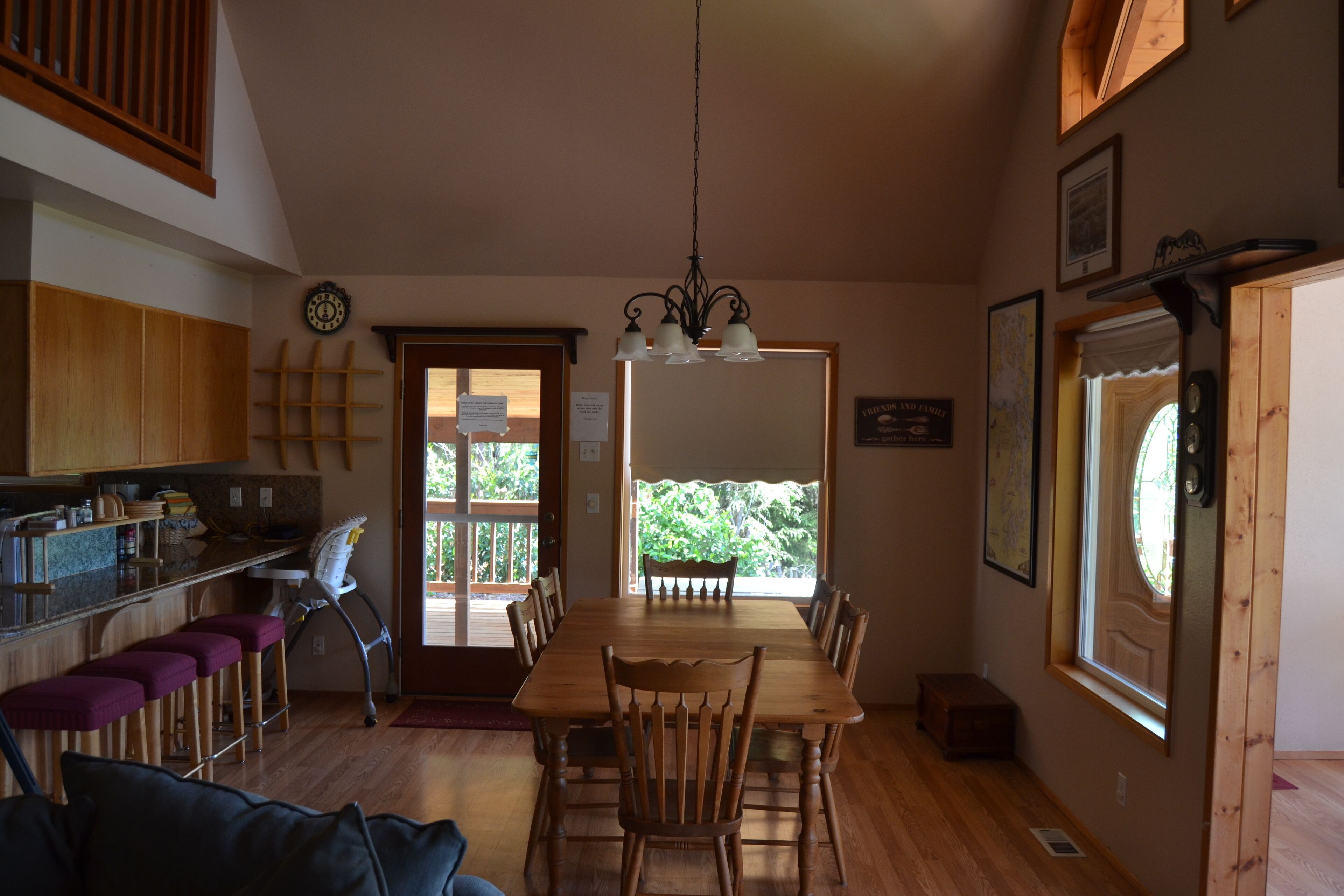 Secluded Lakefront, Private Low Bank Beach, Hot Tub, Dog Friendly, 5 BRs+