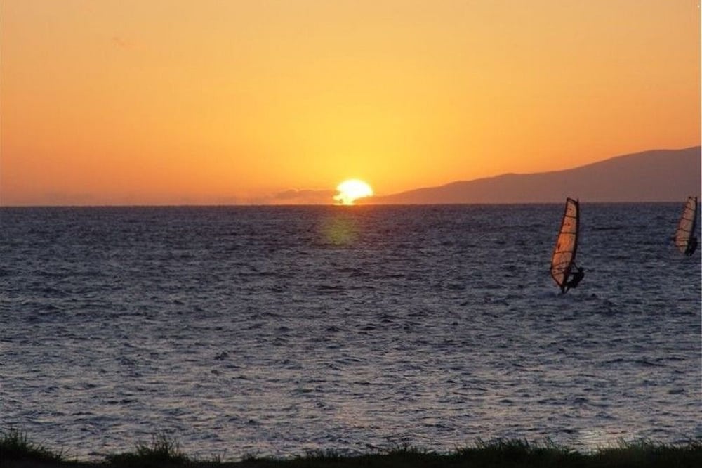 Maui Special!! 2BDRM/2BA Ocean View and Convenient Location