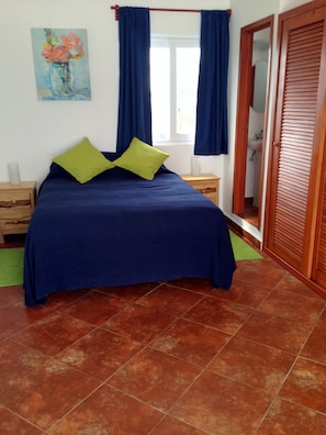 4 bedrooms, in-room safe, WiFi, bed sheets