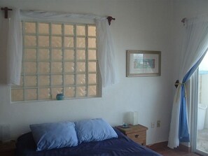 4 bedrooms, in-room safe, WiFi, bed sheets