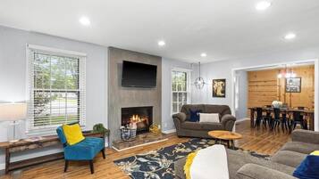 Smart TV y chimenea