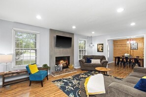 Smart TV, fireplace