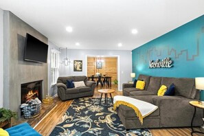 Smart TV, fireplace