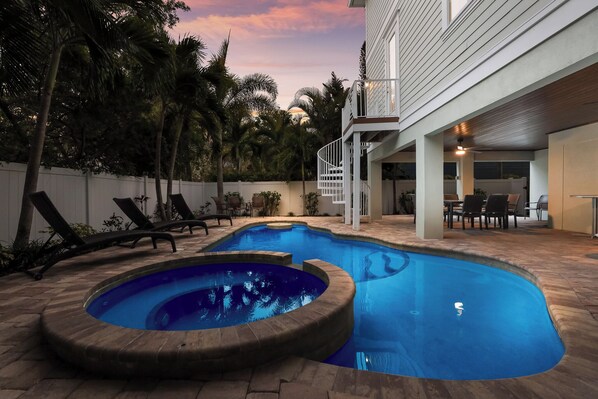 Lämmitetty uima-allas