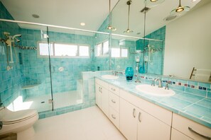 Combined shower/bathtub, hair dryer, towels, soap - Hear The Surf/Feel The Breeze... skip to beach!
Located on Anna Maria Island (Anna Maria)