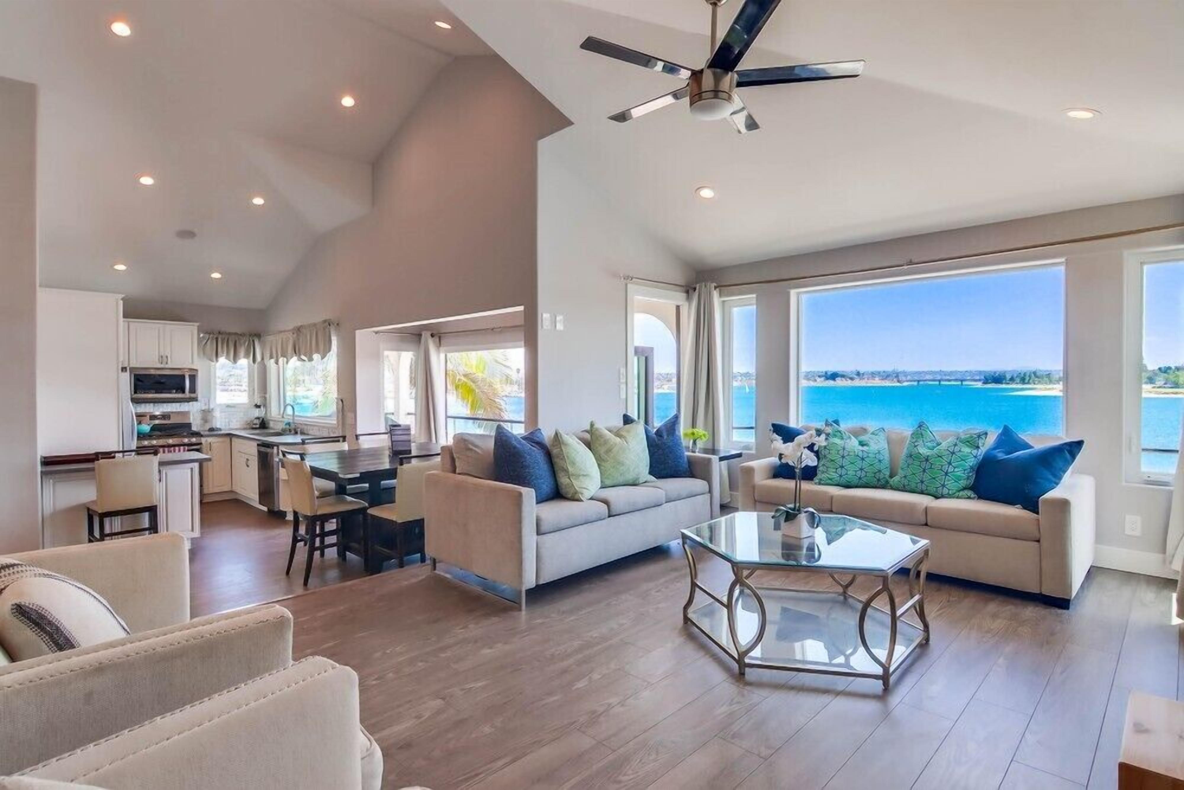 60' of Water Frontage ☆ AC ☆ Upper Level Unit