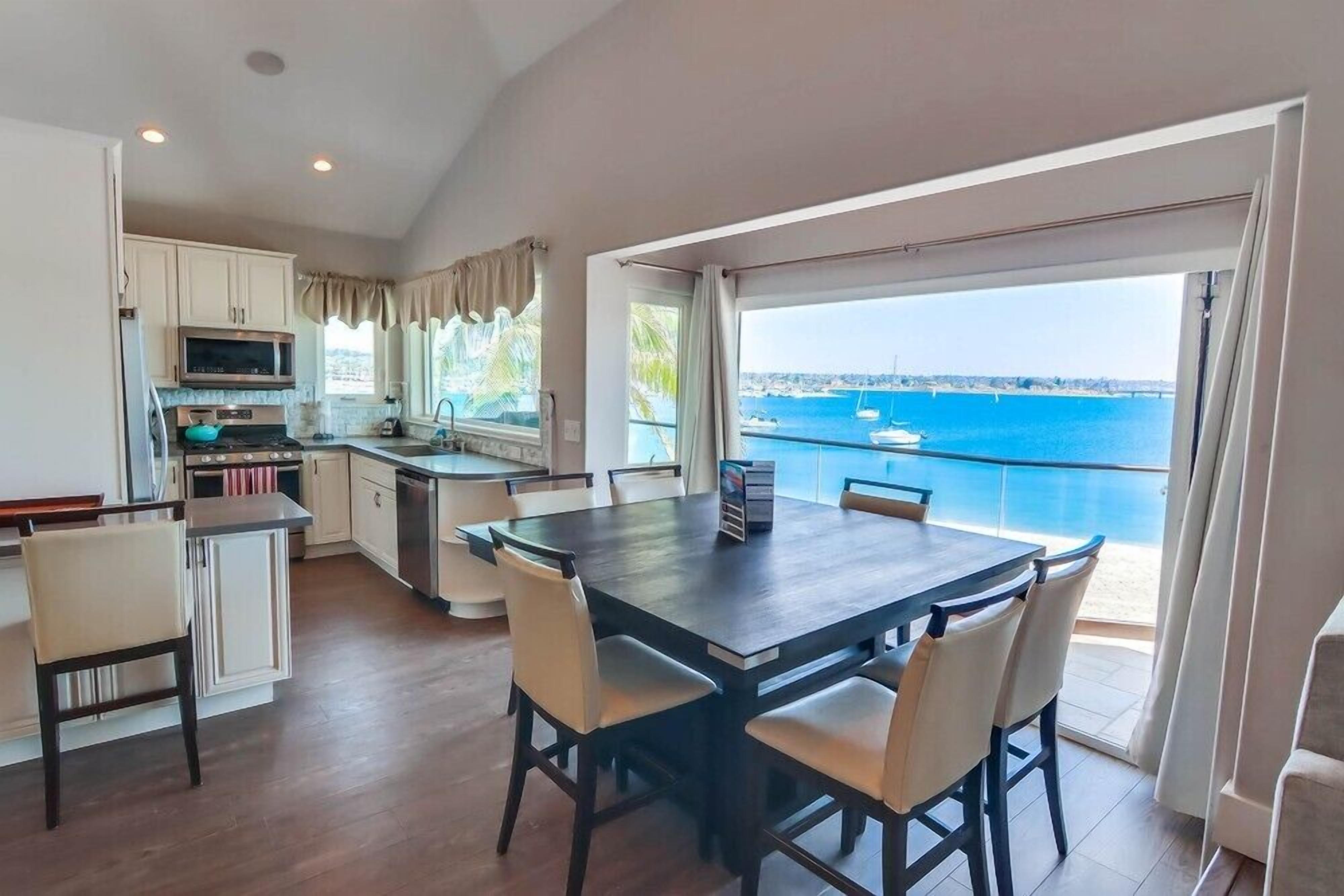 60' of Water Frontage ☆ AC ☆ Upper Level Unit