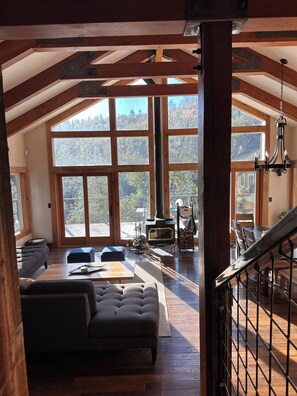 Smart-TV, Kamin, Videospiele, DVD-Player