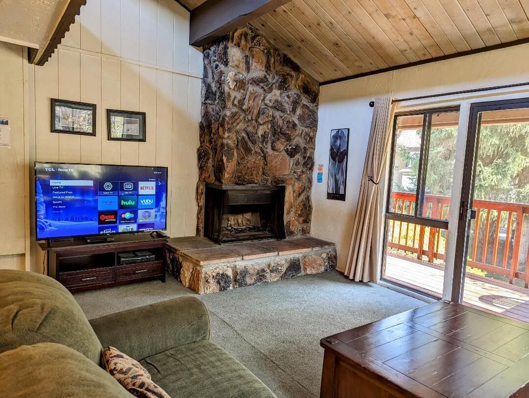 Cozy Townhouse at the Base of Snow Summit Ski Resort!