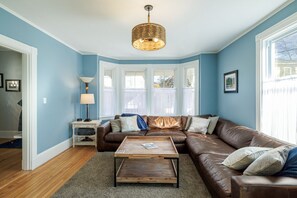 TV, DVD player, books, stereo