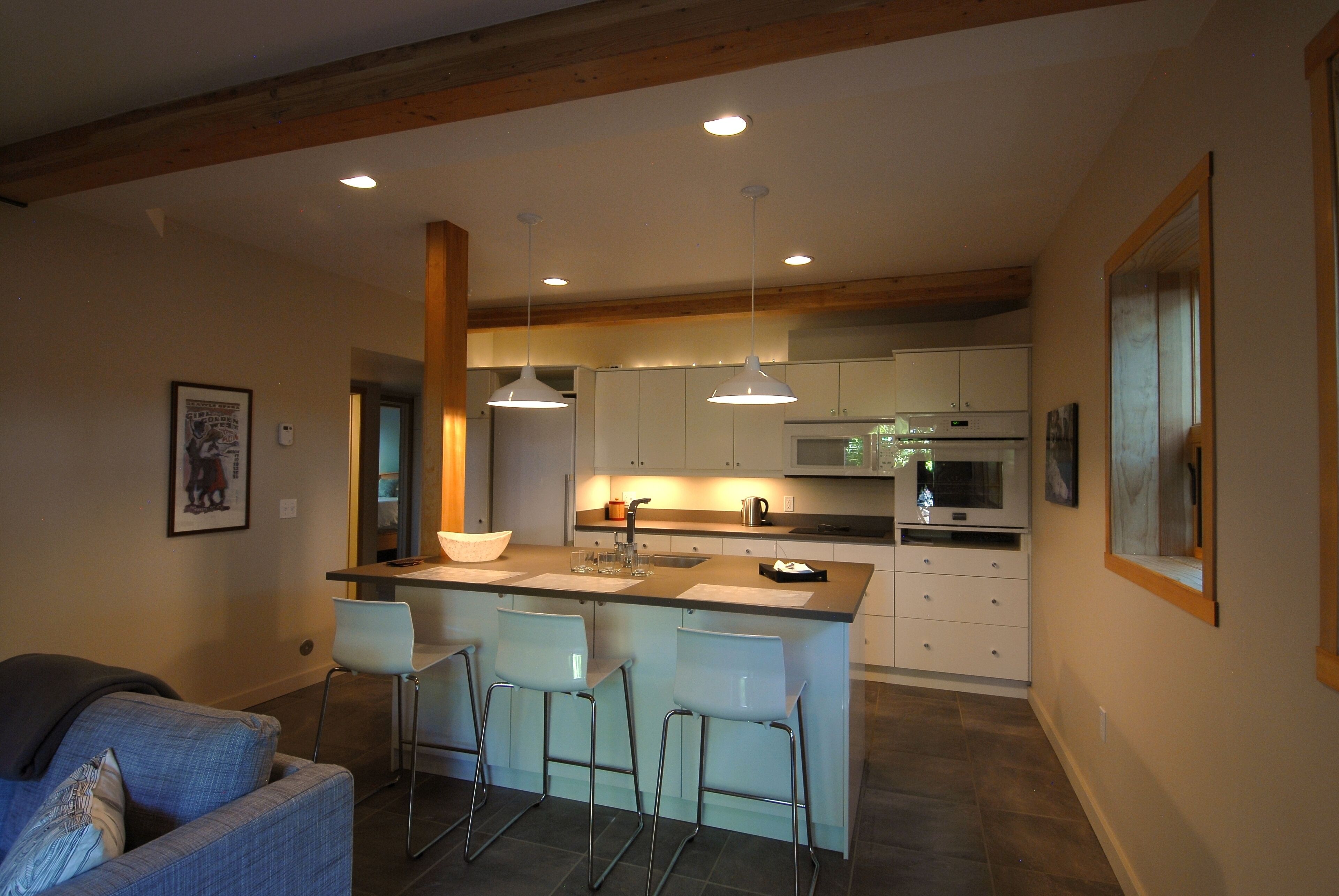 New! Contemporary guest house. Experience the private, peaceful setting.