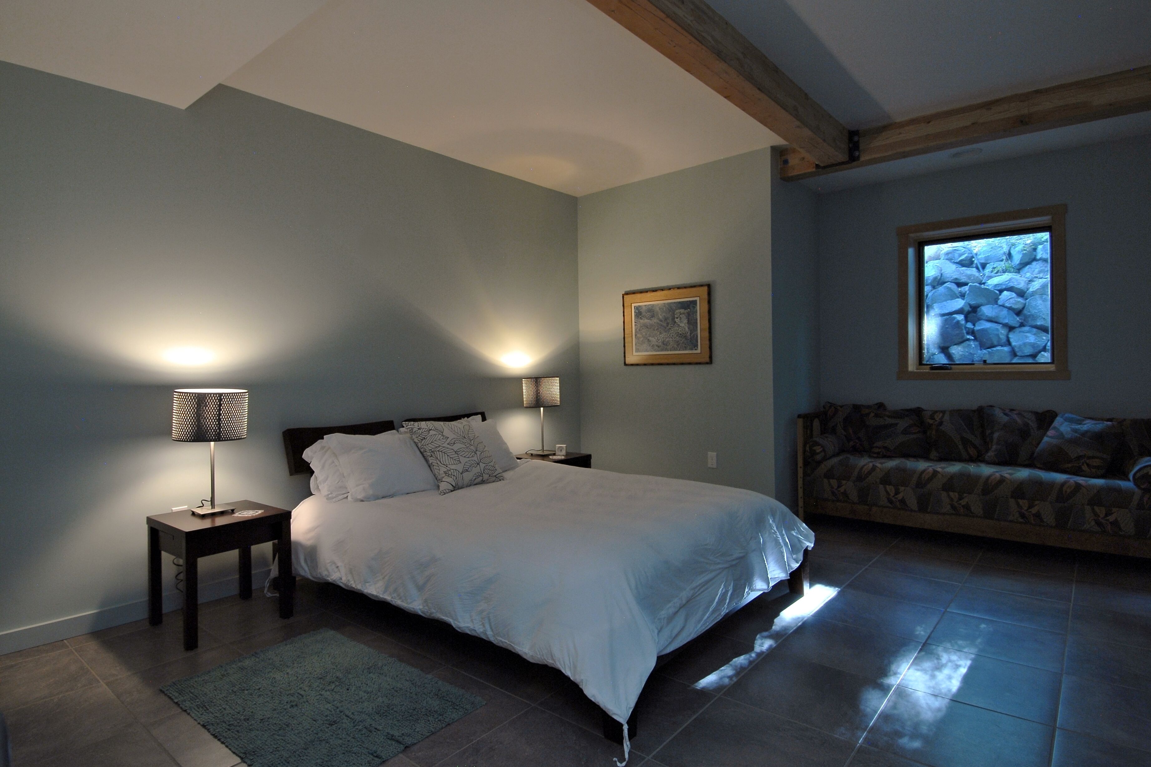 New! Contemporary guest house. Experience the private, peaceful setting.