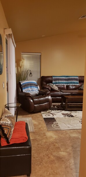 TV, fireplace, DVD player, books