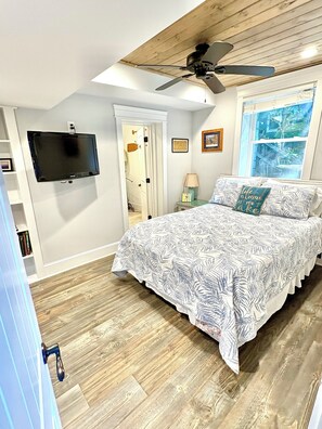 4 bedrooms, iron/ironing board, travel crib, free WiFi