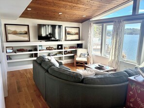 Smart TV, fireplace, DVD player, books