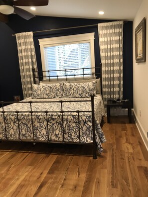 4 bedrooms, iron/ironing board, travel crib, free WiFi
