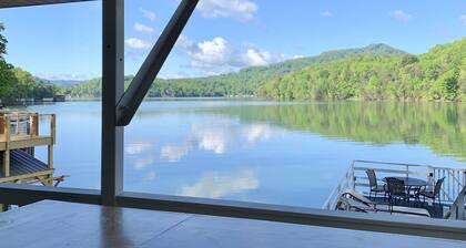 Hot tub, canoë, SUP, sauter du hangar à bateaux, ponton! 8 / 17-8 / 31 disponible.