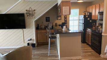 冰箱、微波炉、烤箱、炉灶