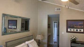 2 bedrooms, desk, iron/ironing board, free WiFi