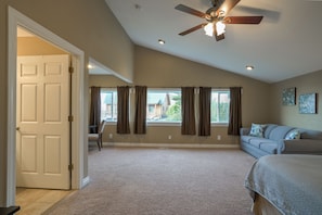 3 bedrooms, desk, iron/ironing board, travel cot