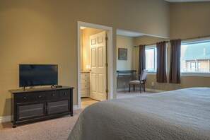 3 Schlafzimmer, Schreibtisch, Bügeleisen/Bügelbrett, Reisekinderbett