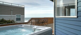 OctoMojo - 3b/3b - Views, Beach Access, Hot Tub, and Dog Friendly!