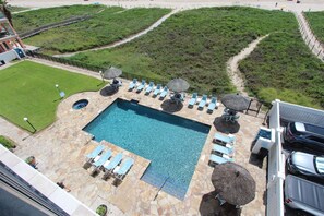 Lämmitetty uima-allas