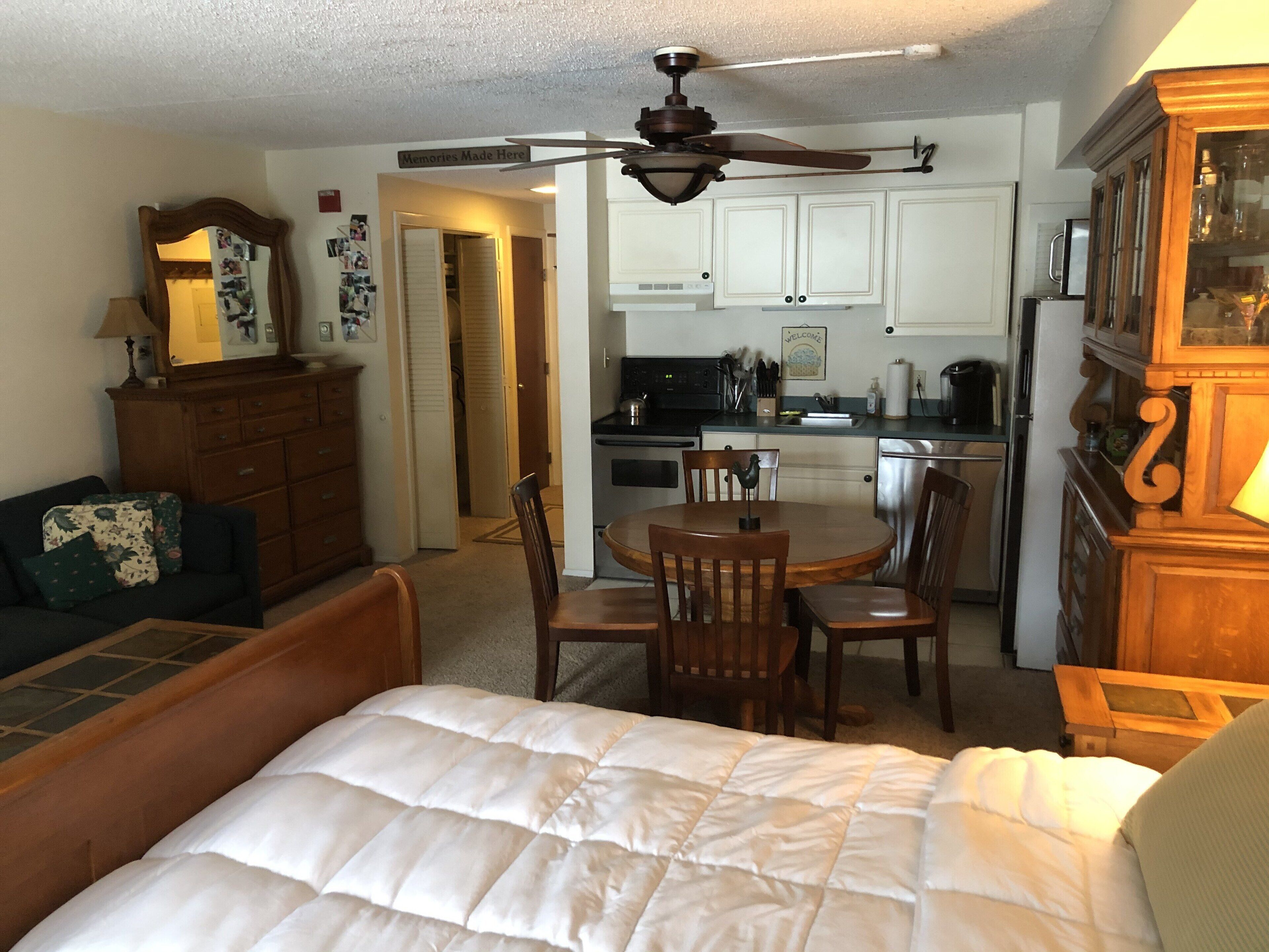 Ski-in / Ski-out Slopeside Studio Smuggler's Notch Resort - UPDATED LOWER RATES