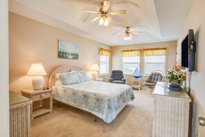 8 bedrooms, iron/ironing board, free WiFi, bed sheets - 8 BR/6+ BA 2nd Row: Gated Community.  Beautiful Family House, vacation in style (Holden Beach)