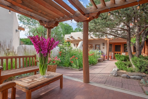Come stay with us at La Posada de Taos ! Enjoy a unique and cozy space. 