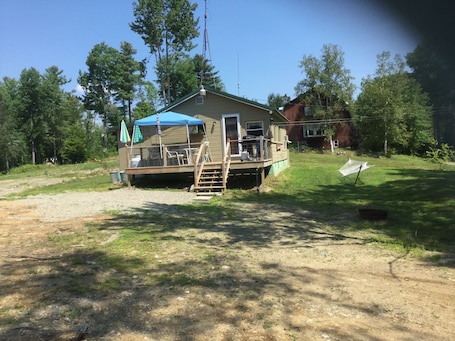 Exterior. Paddle, float, fish, or rope swing into the lake. Direct ATV trail access too!