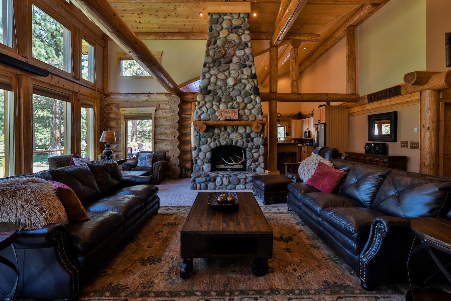 Cornerstone ~ Luxurious Log Home ~ Game Room ~ Outdoor Pool ~ Hot Tub