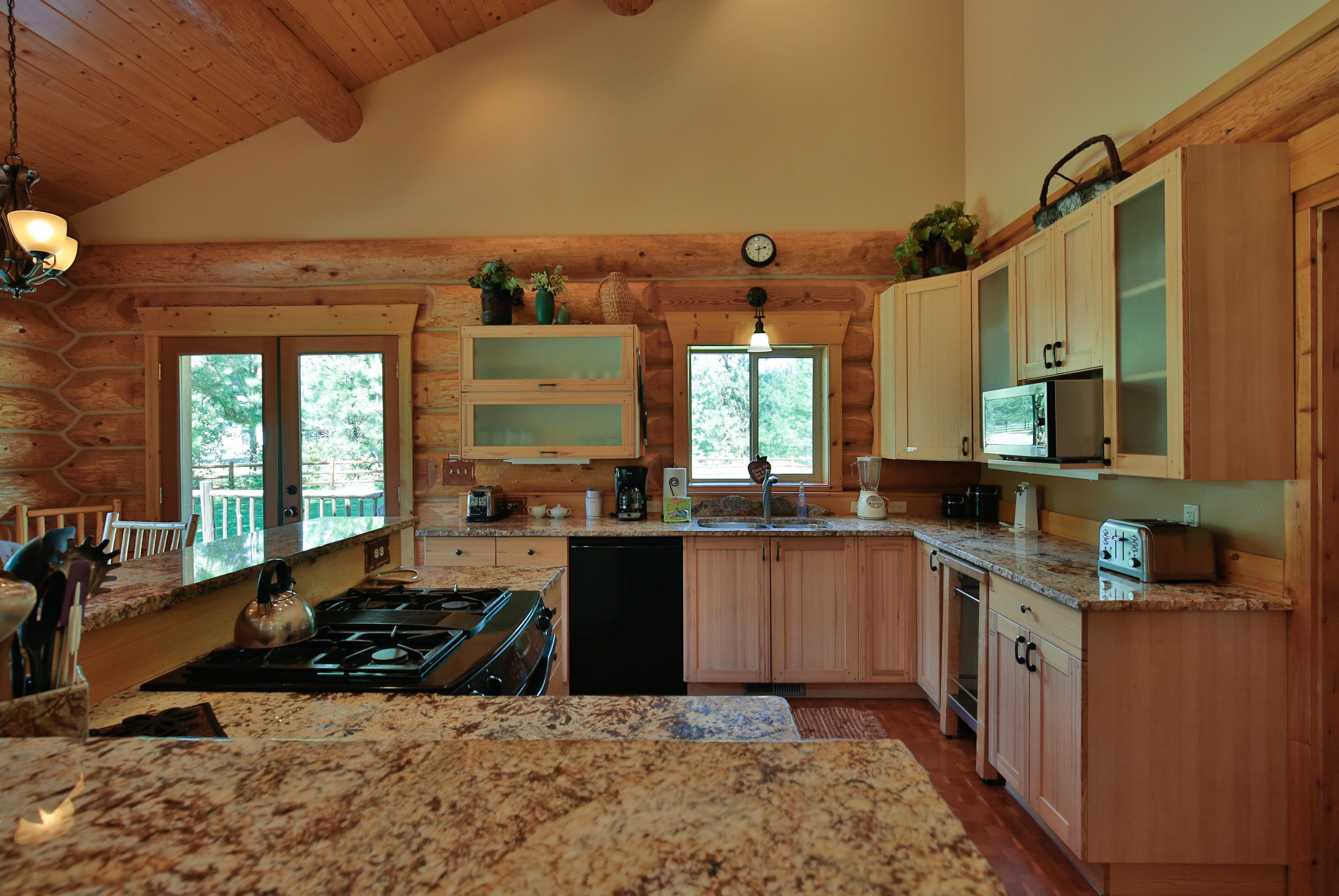 Cornerstone ~ Luxurious Log Home ~ Game Room ~ Outdoor Pool ~ Hot Tub