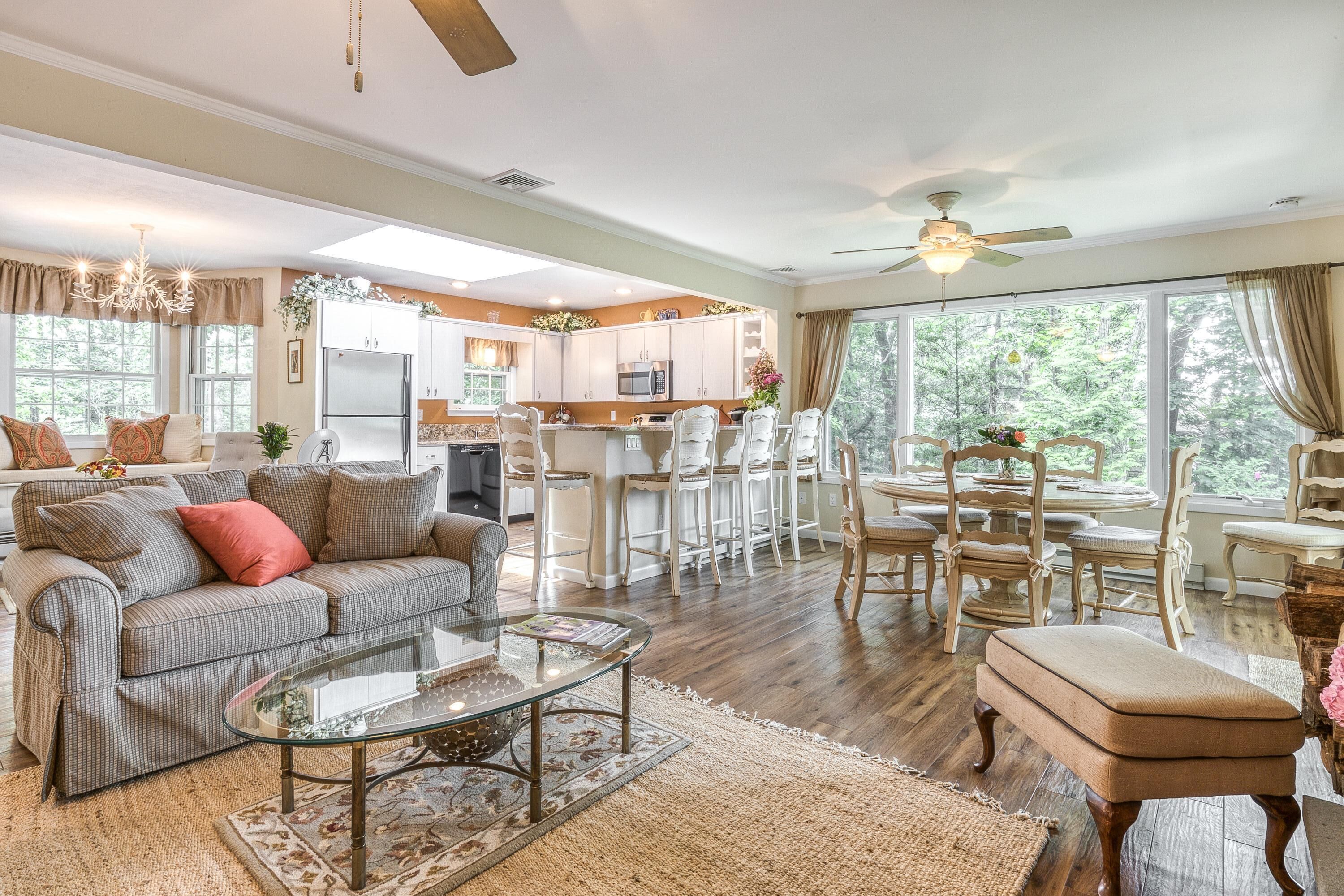 Southold McCabe's Beach Retreat - Walk to the beach; Relax & enjoy all seasons!