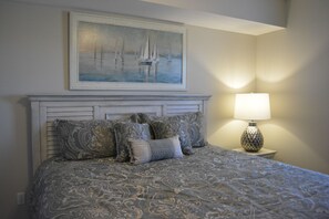 3 bedrooms, iron/ironing board, free WiFi, bed sheets - Luxurious Condo 3 King Beds Sleeps up to 8 +  Free Beach Service + Beach Front! (Panama City Beach)