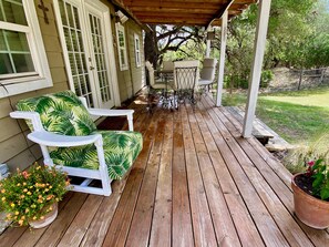 Outdoor dining - Historic Gated Estate, Pool, Cabana, 2 Kitchens, Lush, Kayaks, Walk 2 Frio! (Concan)