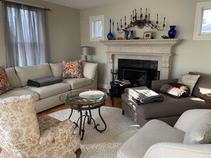 TV, fireplace, ping pong, music library