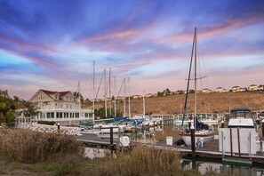Marina - Charming Historic Lighthouse, A Magical Oasis With Great Sunsets (Vallejo)