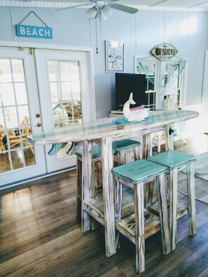 Dining - One minute drive to beach with golfcart! Updated, beach decor & clean!  (Myrtle Beach)