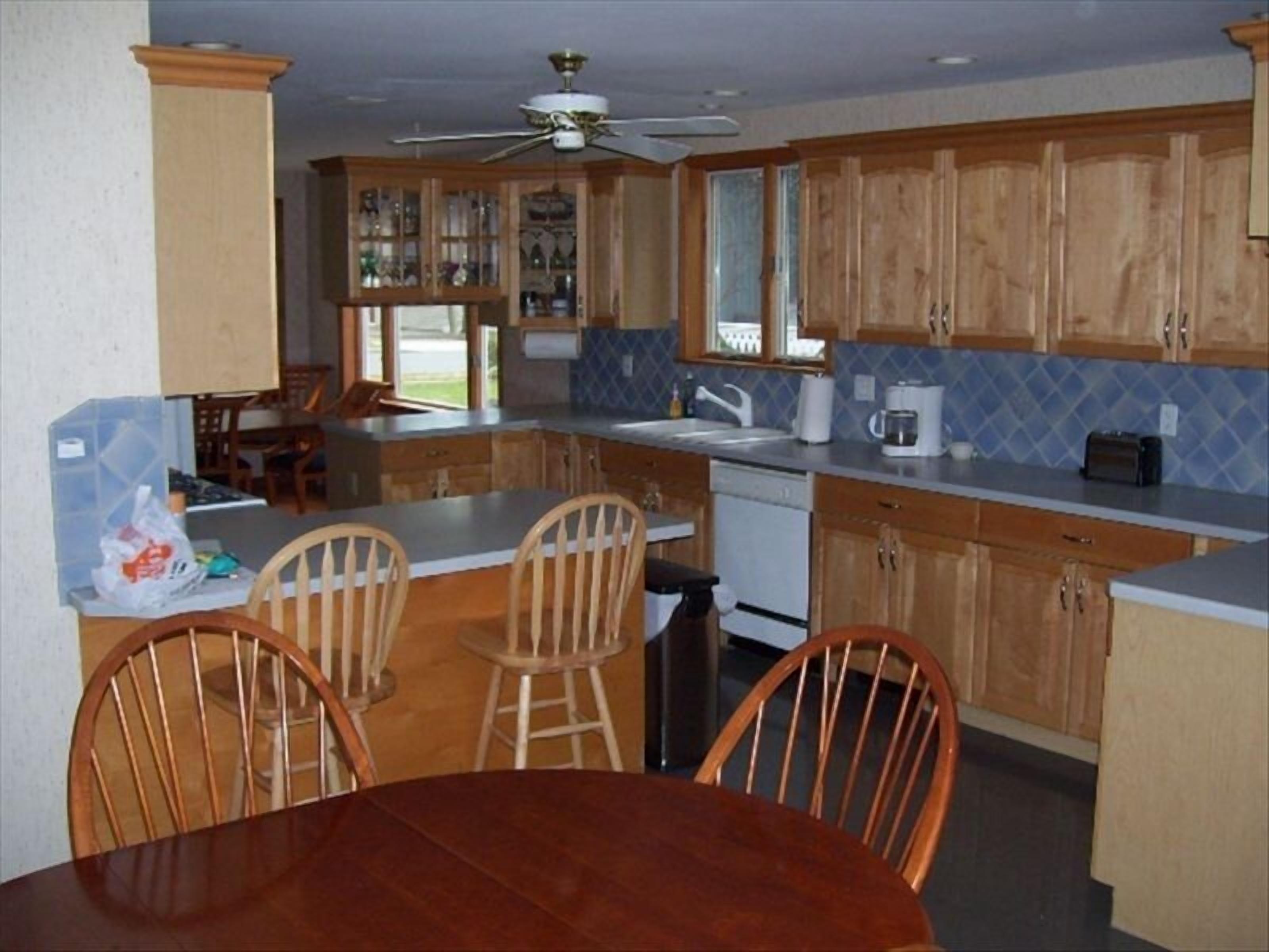 5 BR + Library/3.5 BA Renovated Victorian