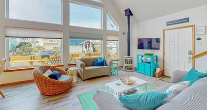 ¡Cabaña que admite perros con patio trasero completo y vistas al océano!