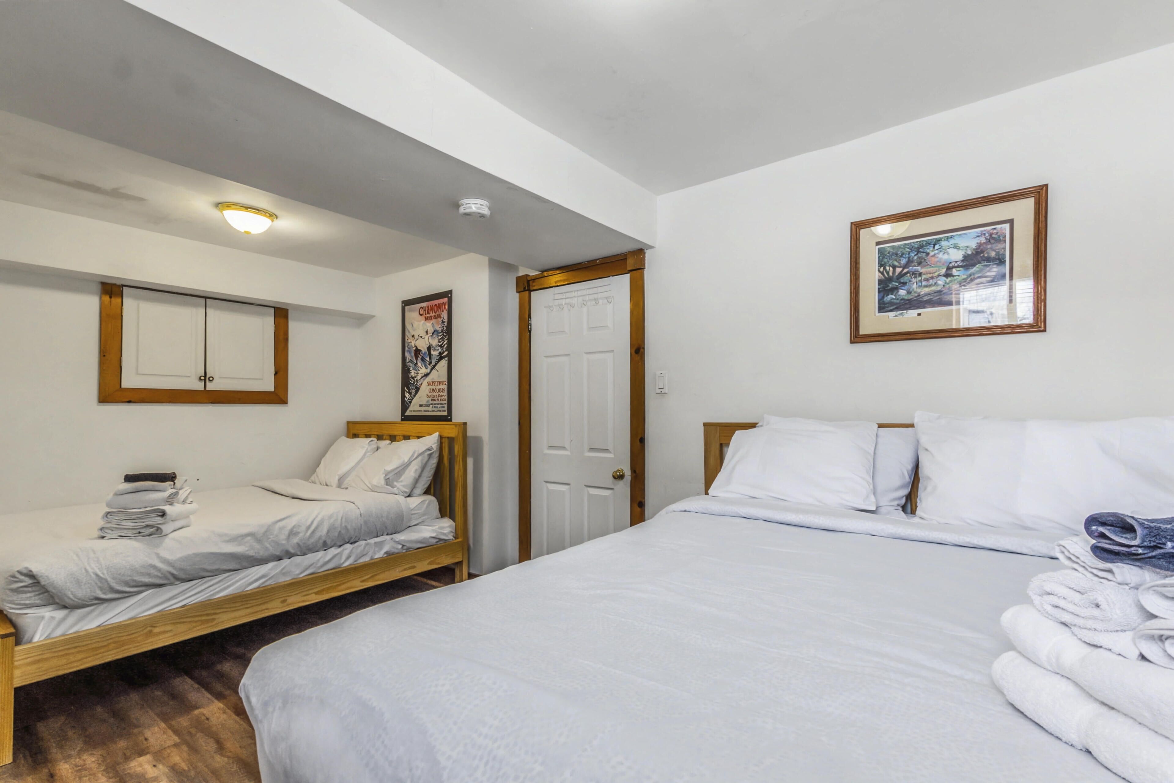 9 bedrooms, free WiFi, bed sheets