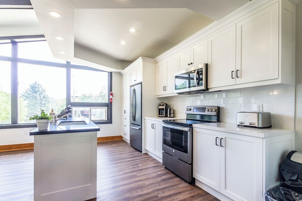 Refrigerador, microondas, horno, placa de cocina