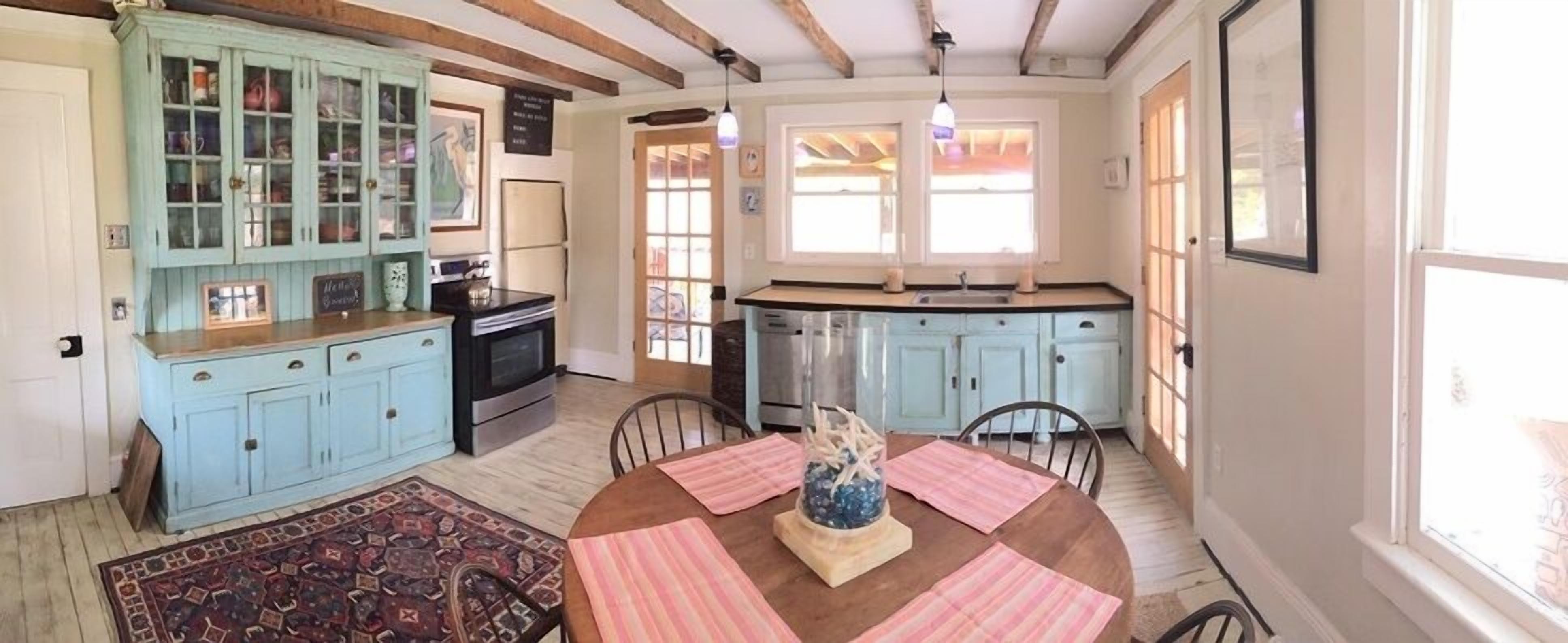 Waterfront Kayak and Nature Lovers Dream Mathews County Farmhouse