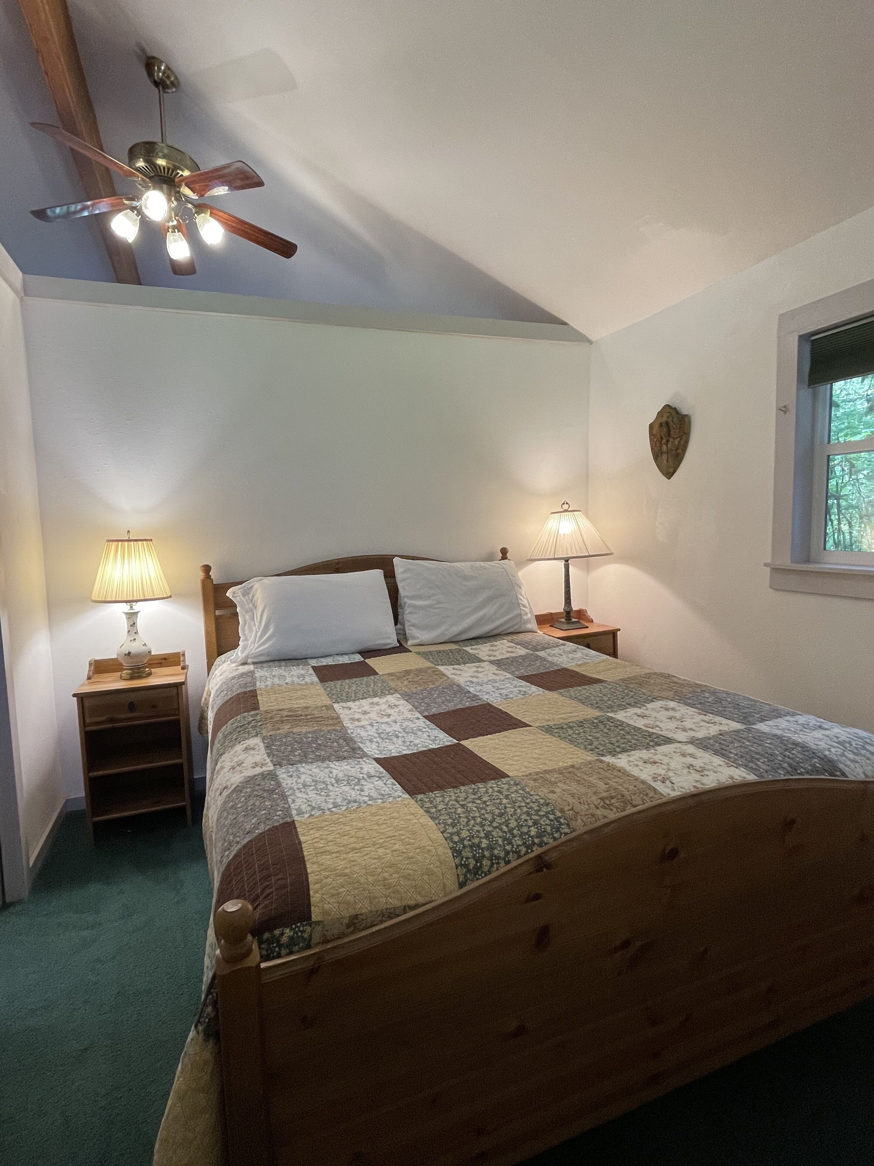 Quiet, Cozy Cottage in the Woods with Large Outdoor Area